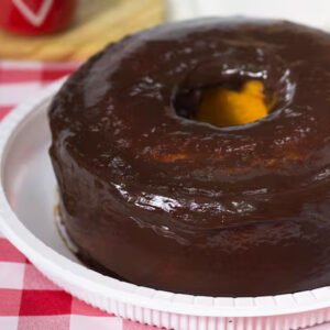 Bolo de Cenoura com Calda de Chocolate das Meninas Boleiras em Campinas