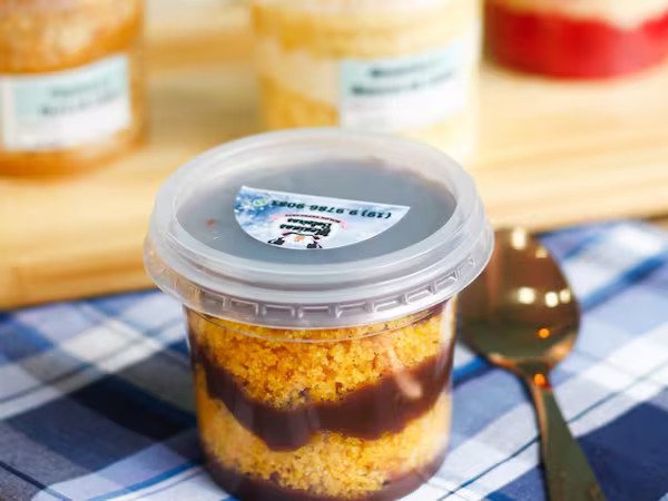 Bolo de Pote de Cenoura com Brigadeiro - meninasboleiras.com.br de Campinas Bolo de Pote de Cenoura com Brigadeiro das Meninas Boleiras em Campinas