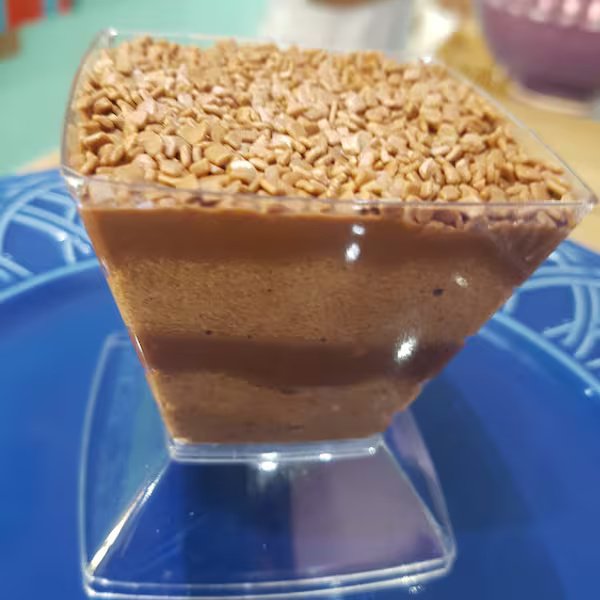 Taçinha de mousse chocolate com brigadeiro cremoso das Meninas Boleiras em Campinas