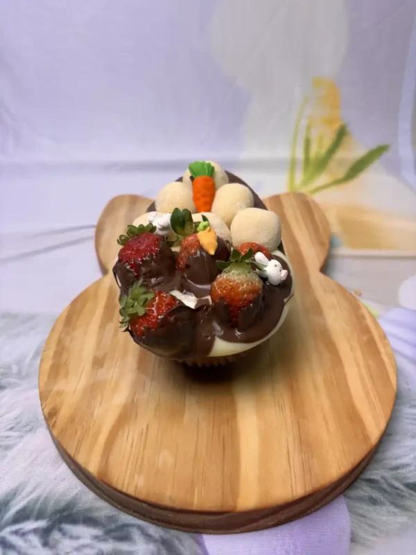 Ovo de Colher de Ninho com Nutella e Morangos de Páscoa das Meninas Boleiras em Campinas