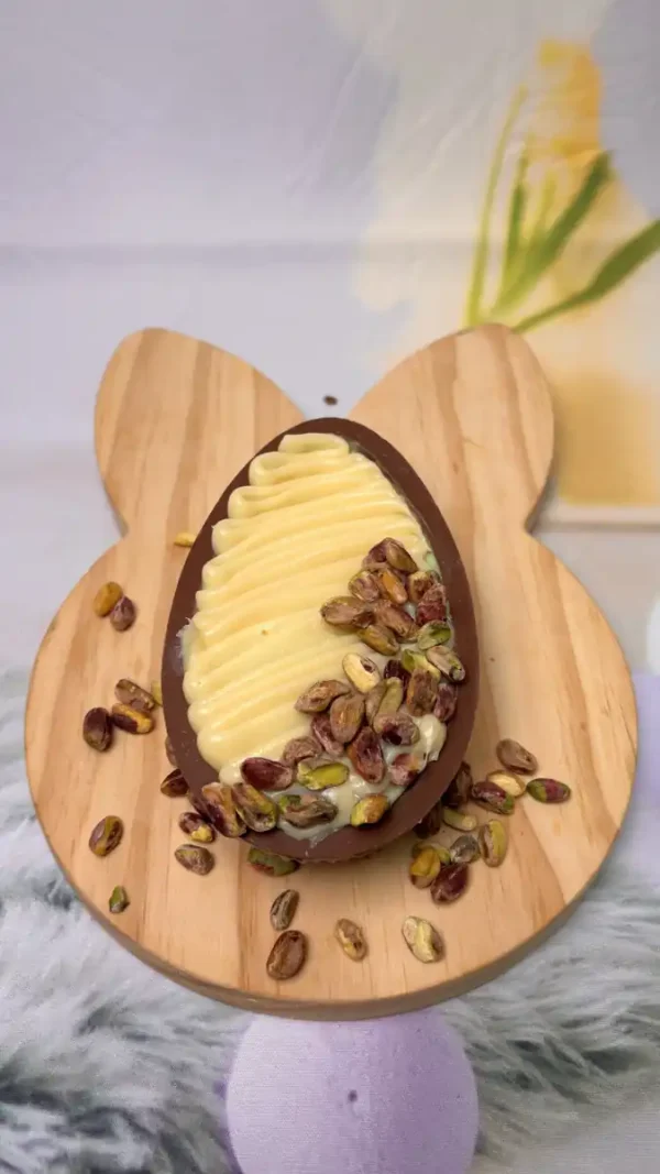 Ovo de Colher de Pistache de Páscoa das Meninas Boleiras em Campinas